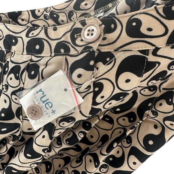 Yin Yang Mini Skirt Pleated Y2K Rue 21 Plus Black Cream Size 1X NEW Alternative - Picture 6 of 6